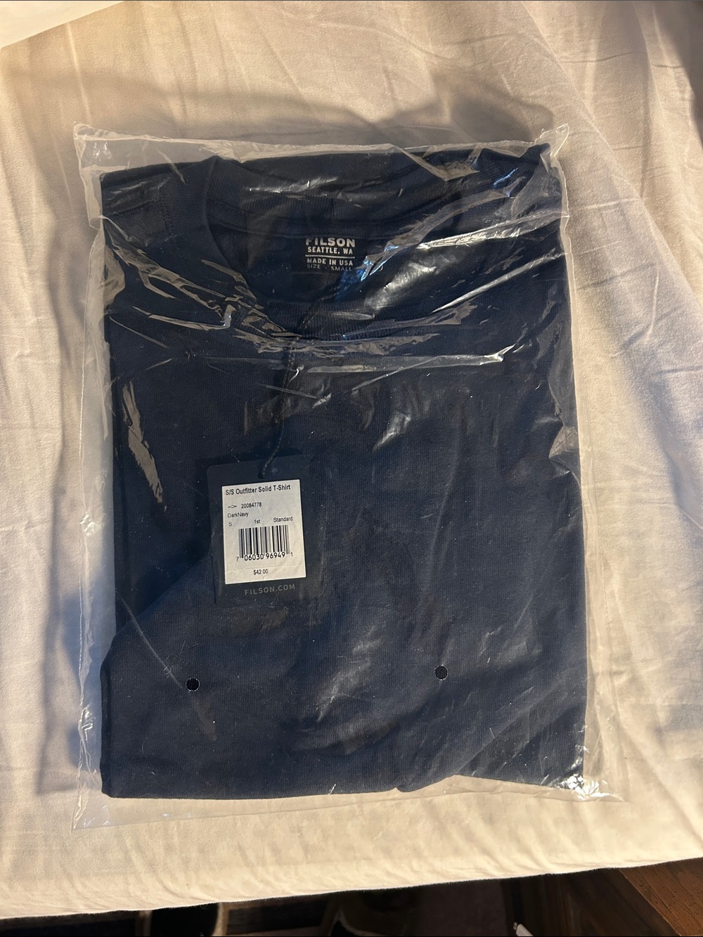 Filson Men’s Short-Sleeve Tee in Navy Blue